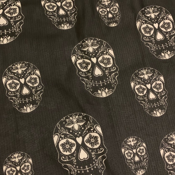 H&M Divided Hi-Low Skull Pattern Skirt - Picture 5 of 6